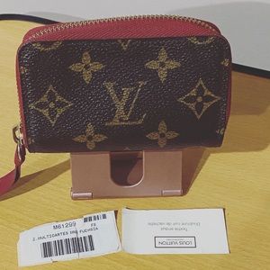 SOLD-Louis Vuitton Multicartes Fuchsia cardholder